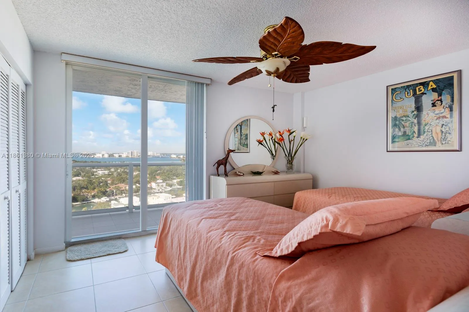 5900 Collins Ave, #2105