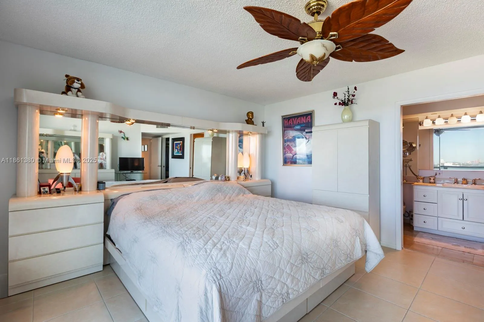 5900 Collins Ave, #2105