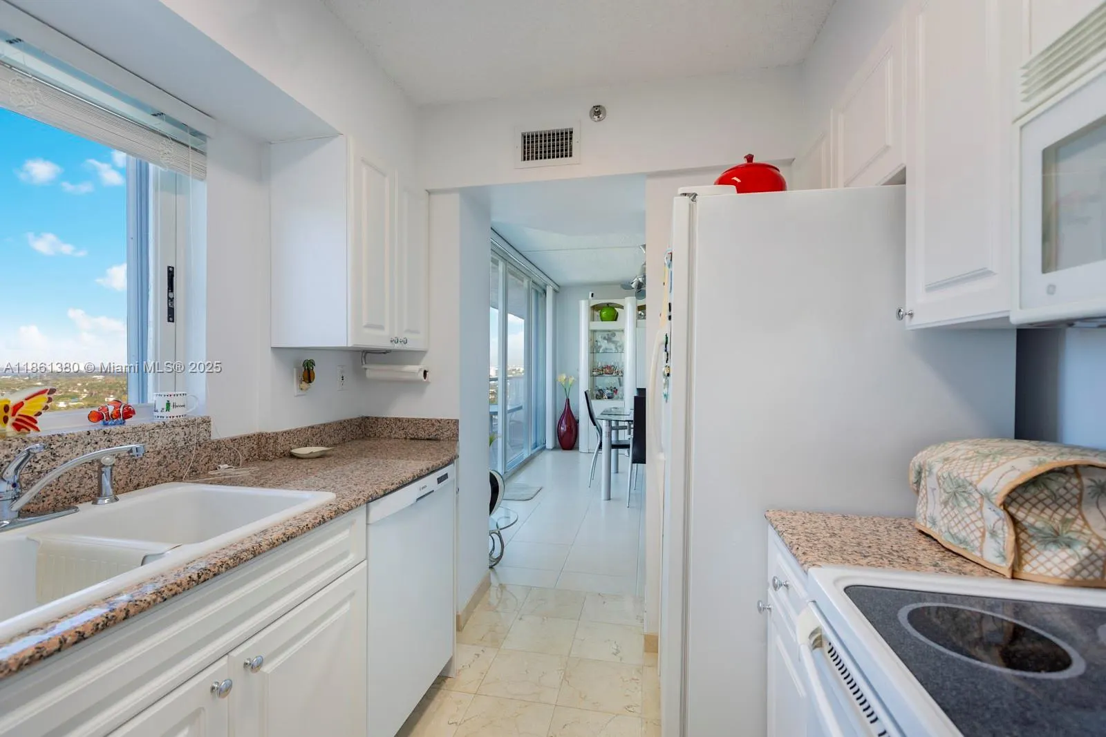 5900 Collins Ave, #2105