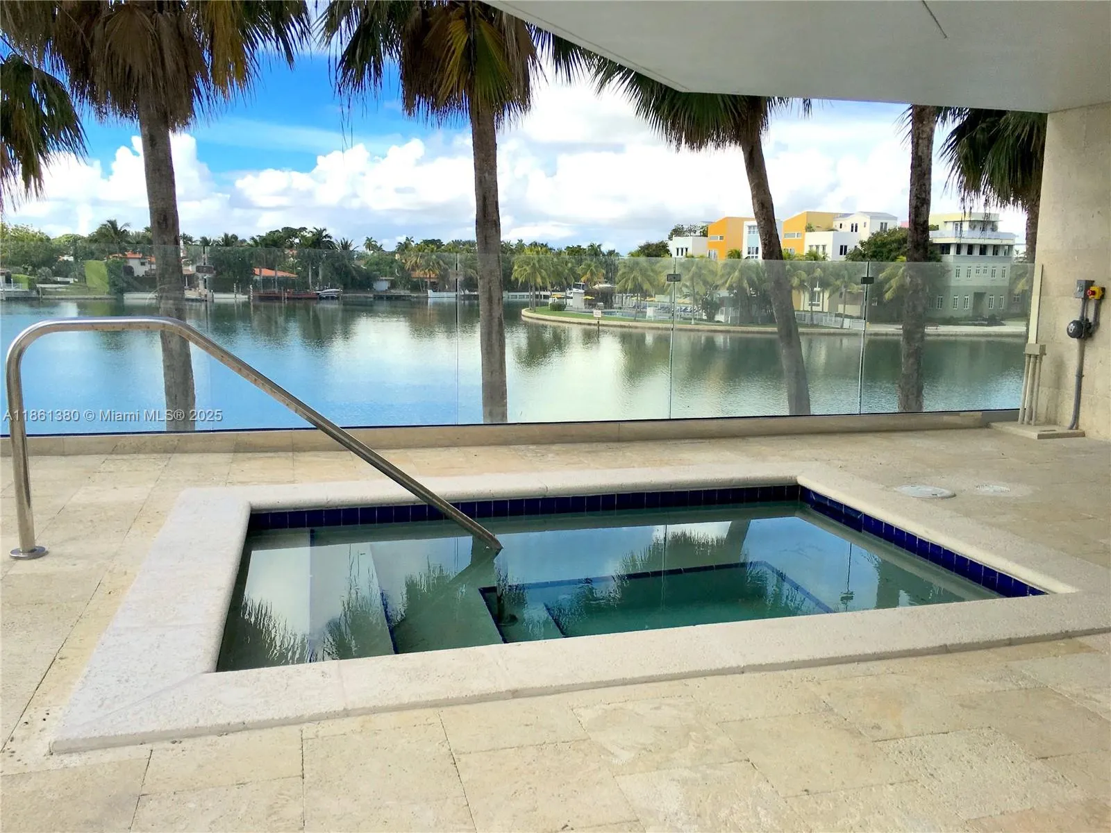 5900 Collins Ave, #2105