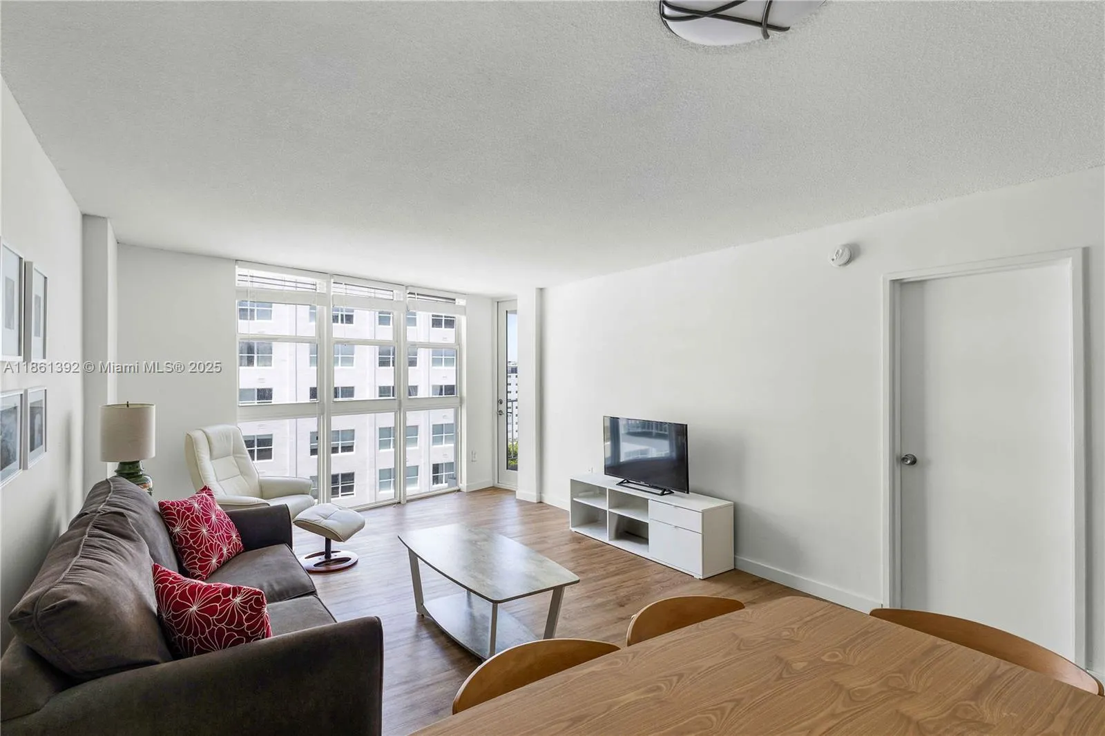 1228 West Ave, #906