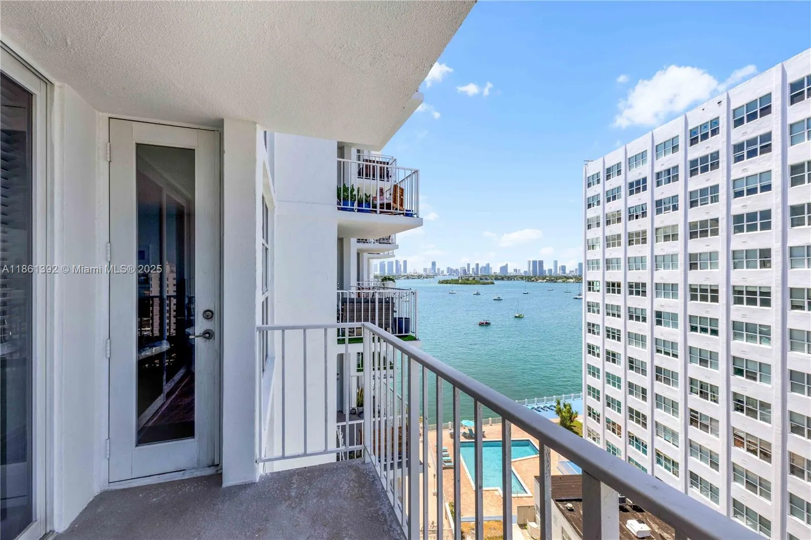 1228 West Ave, #906