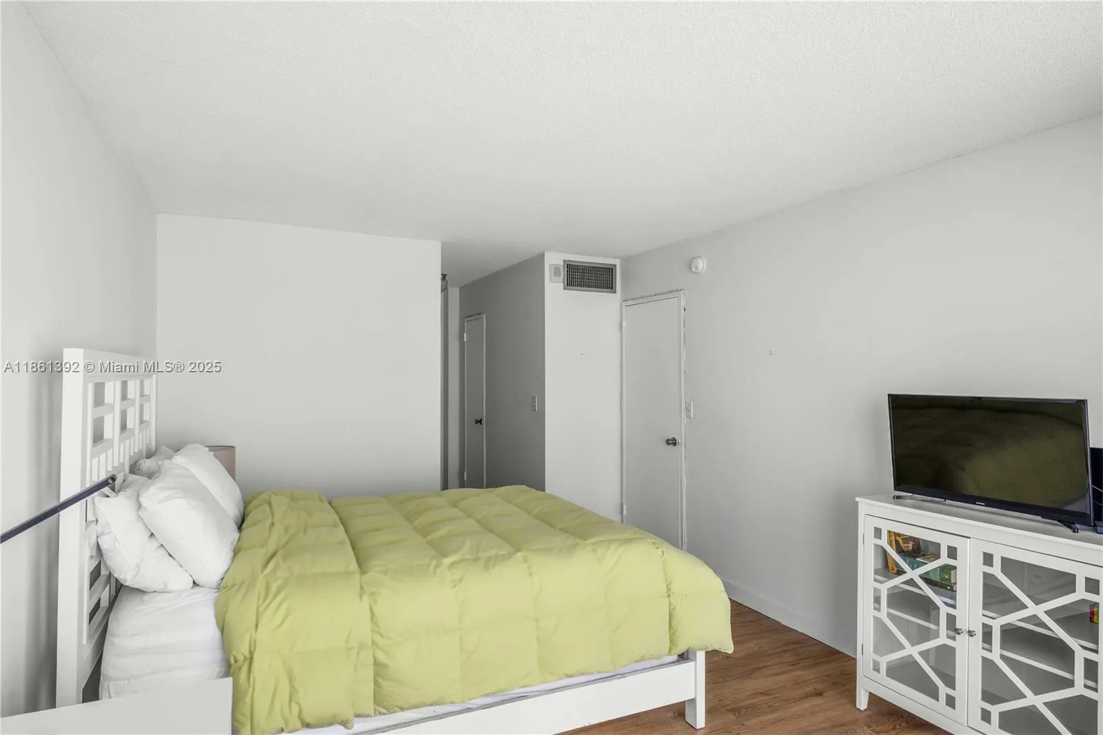 1228 West Ave, #906