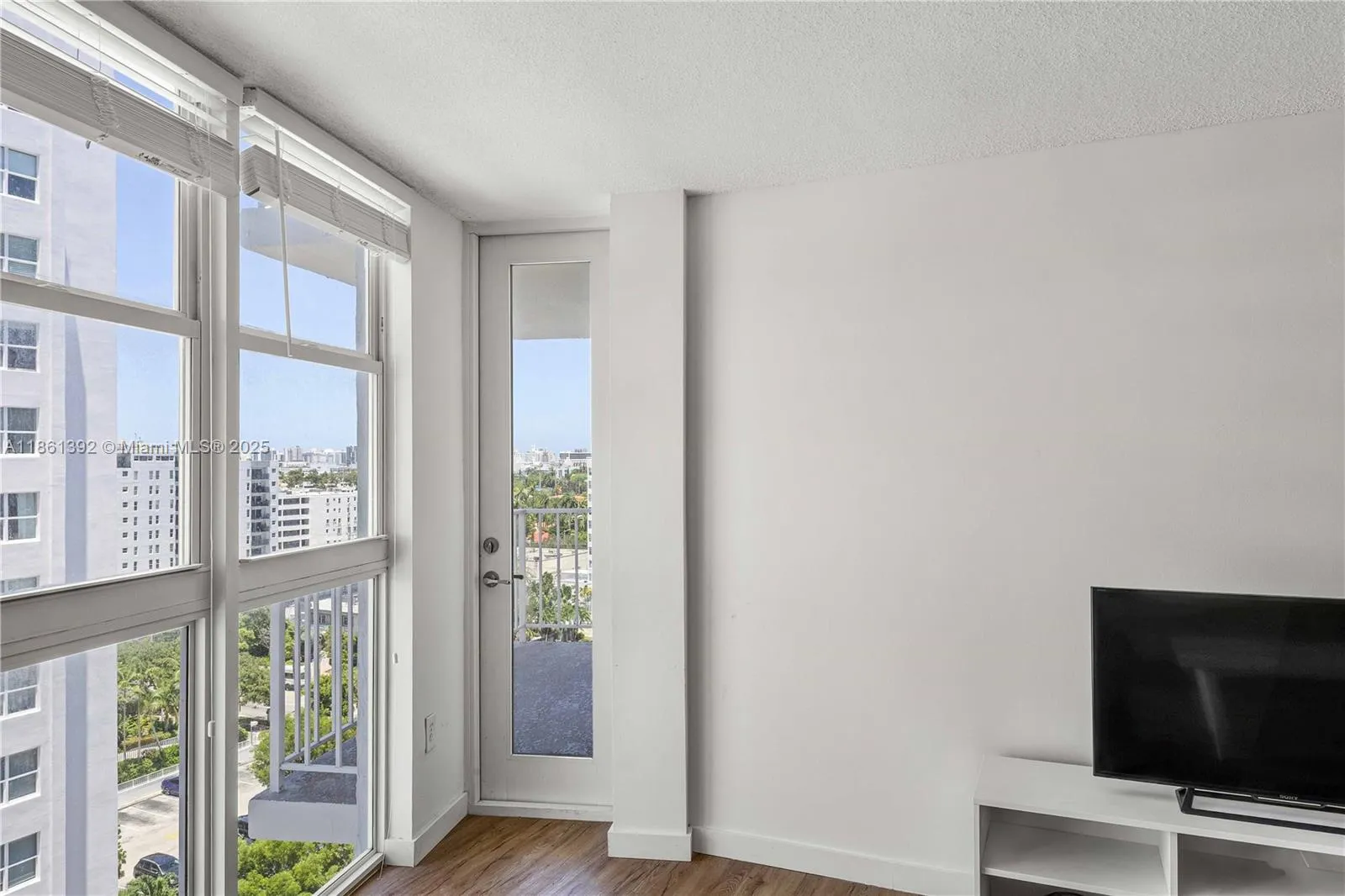 1228 West Ave, #906