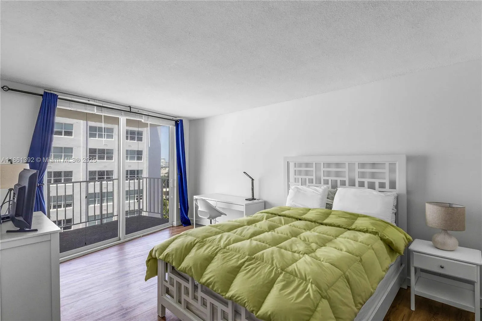 1228 West Ave, #906