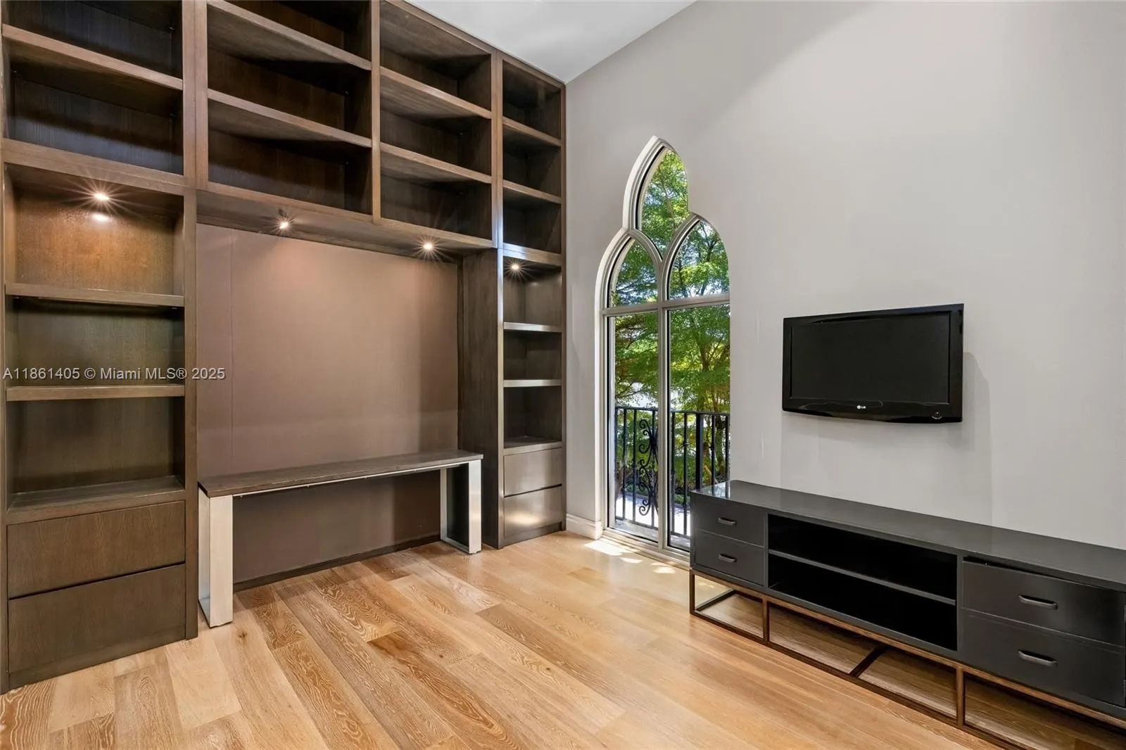 1504 Island Blvd