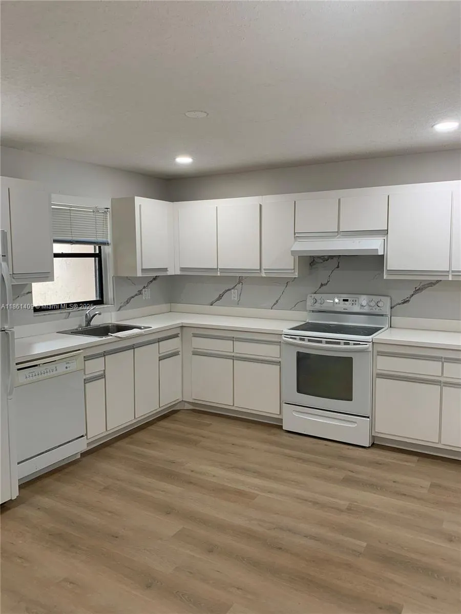 3532 NW 95th Ter, #4T