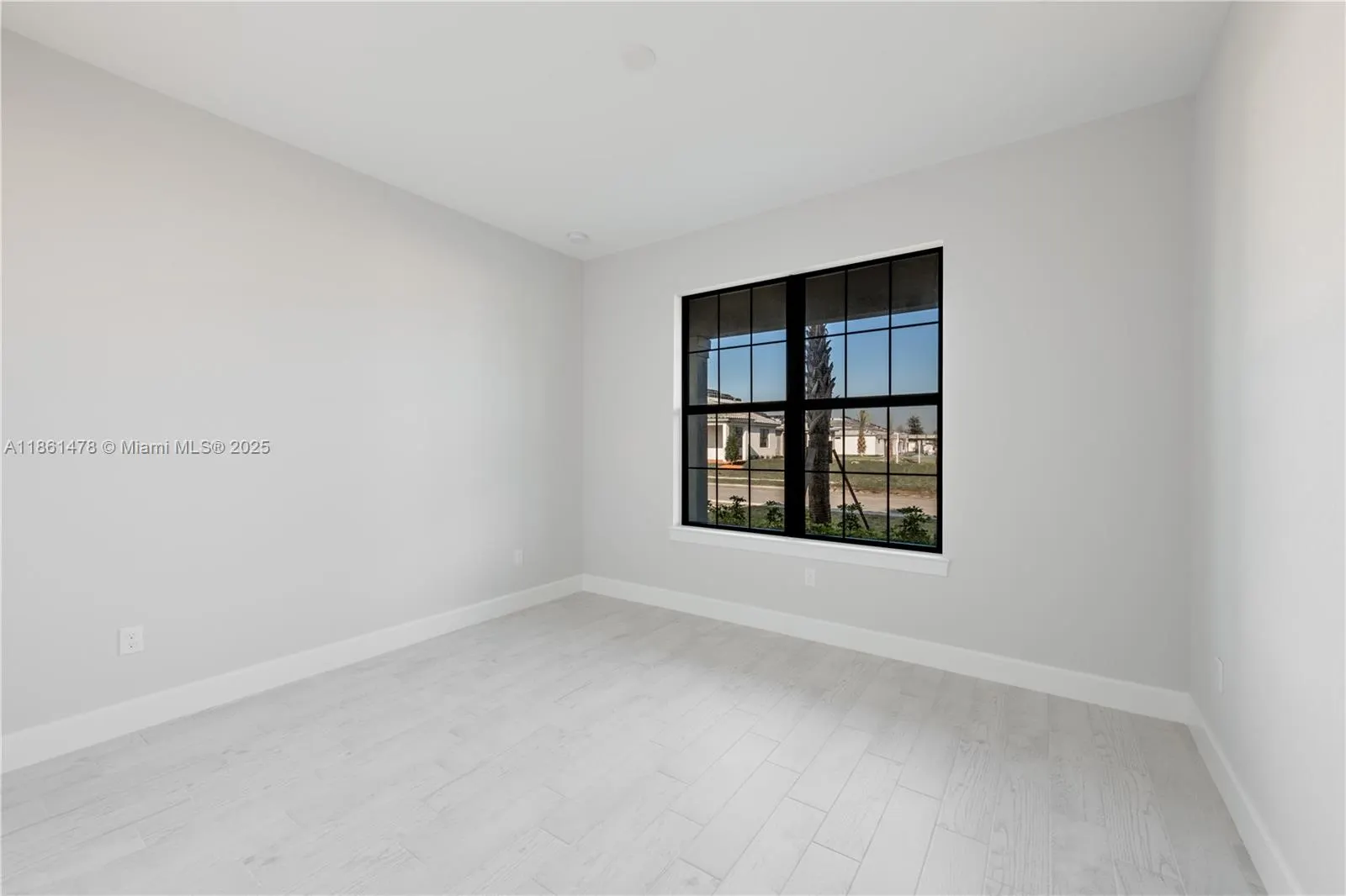 427 SE Vallarta Dr