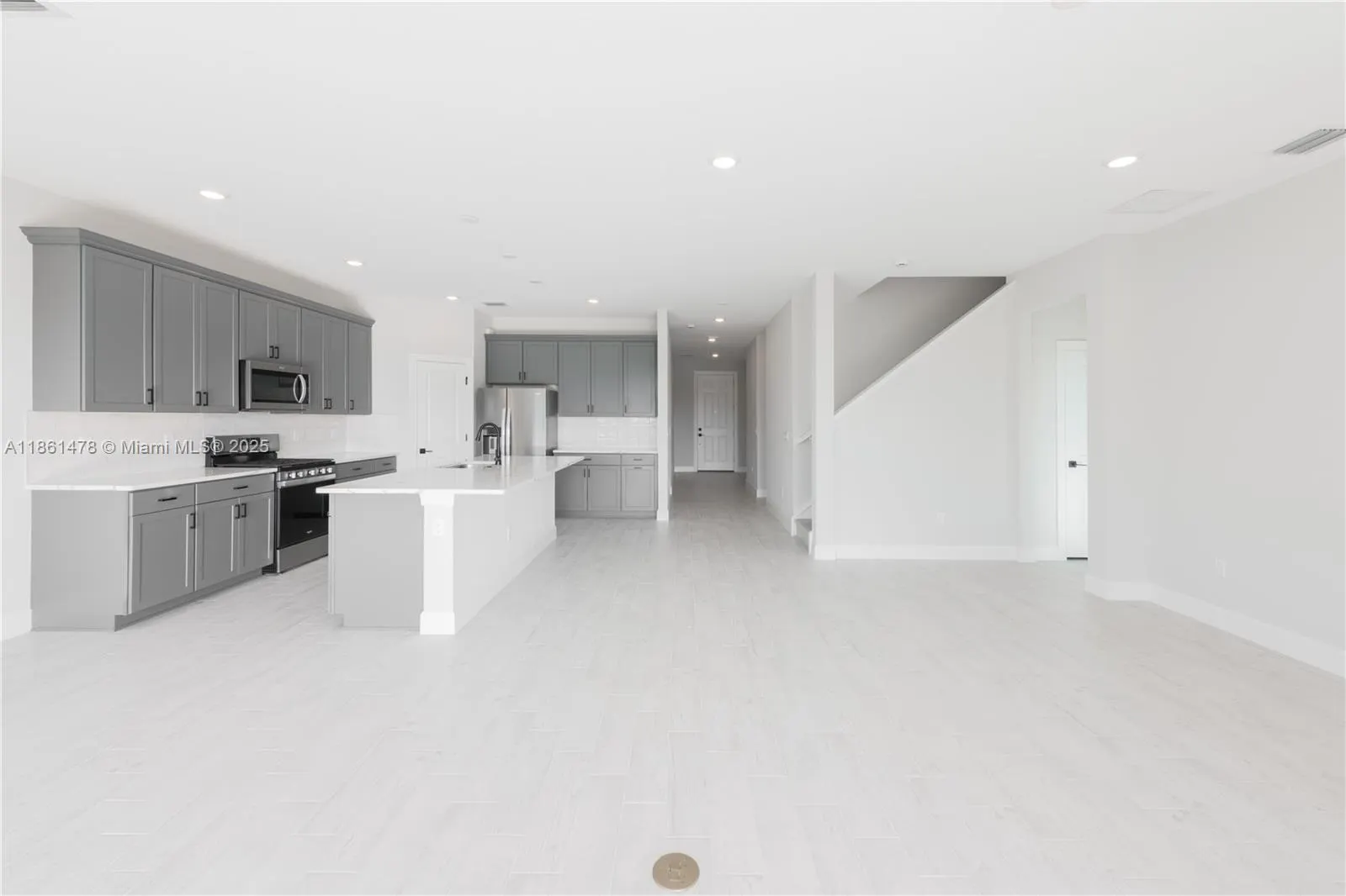 427 SE Vallarta Dr