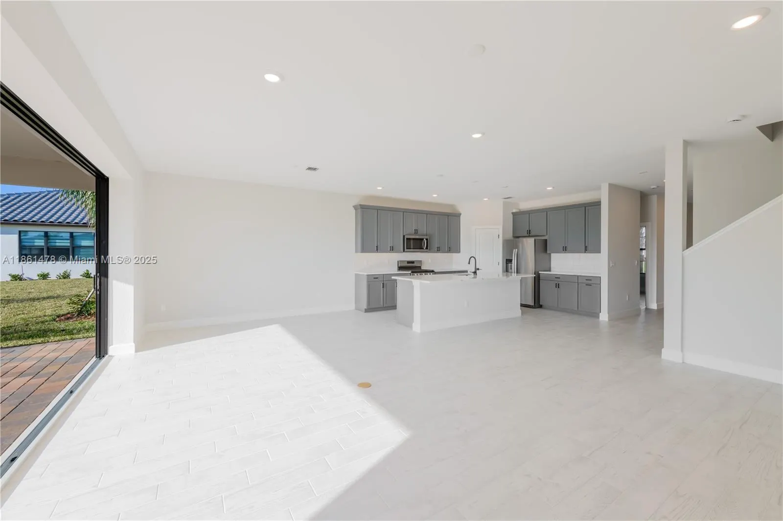 427 SE Vallarta Dr