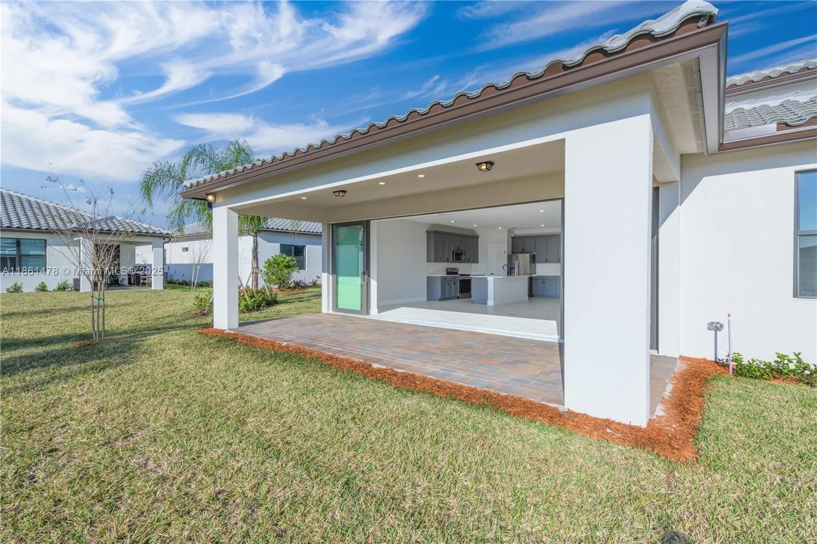 427 SE Vallarta Dr