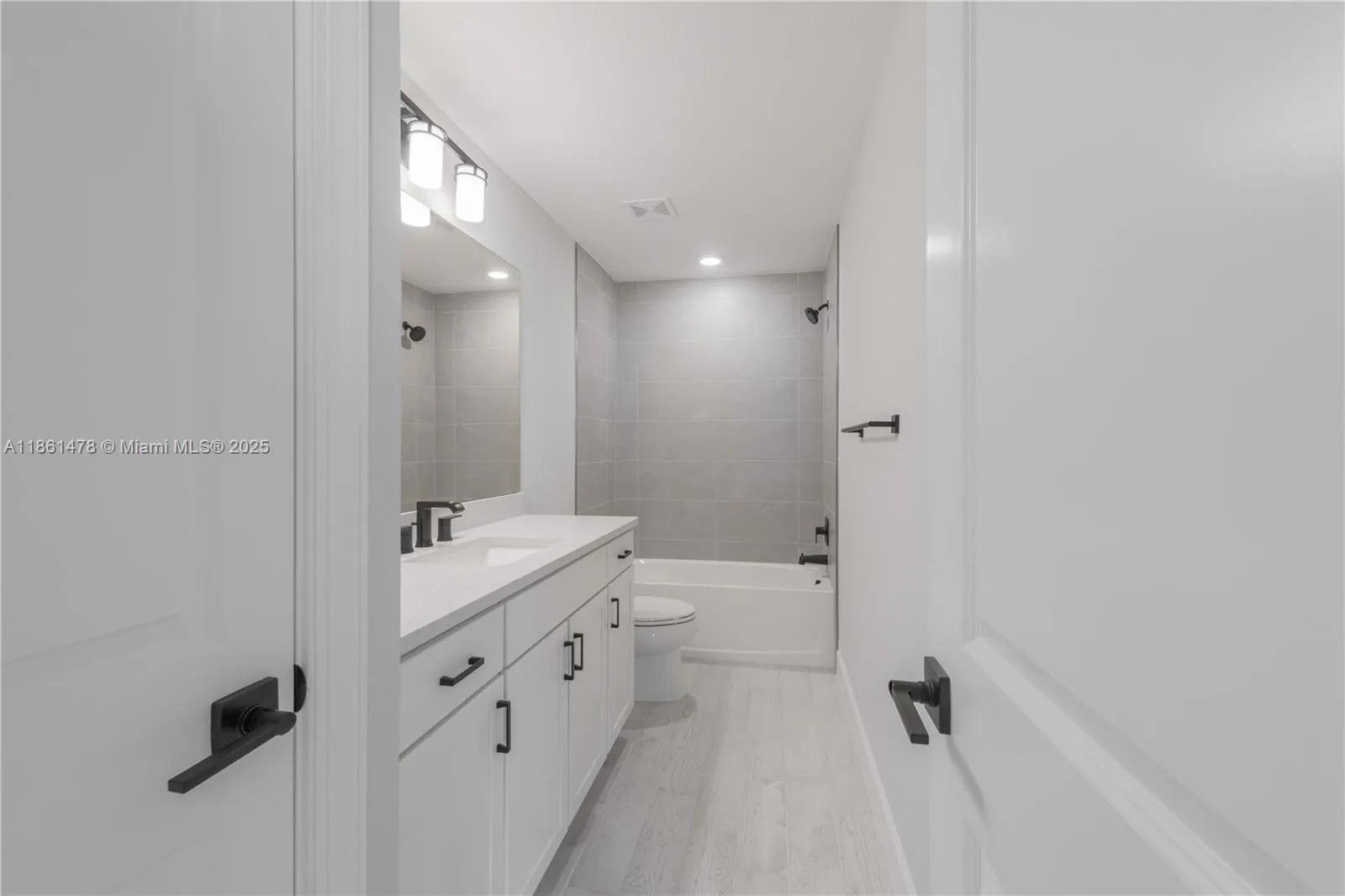 427 SE Vallarta Dr