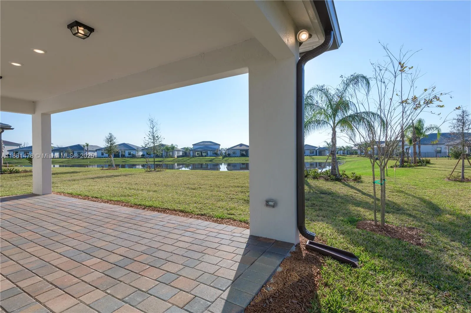 427 SE Vallarta Dr