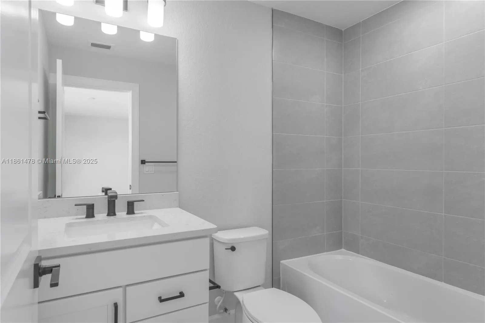 427 SE Vallarta Dr