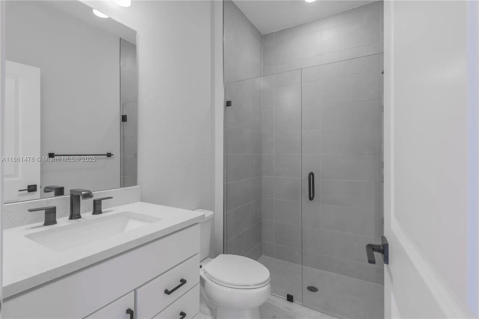 427 SE Vallarta Dr