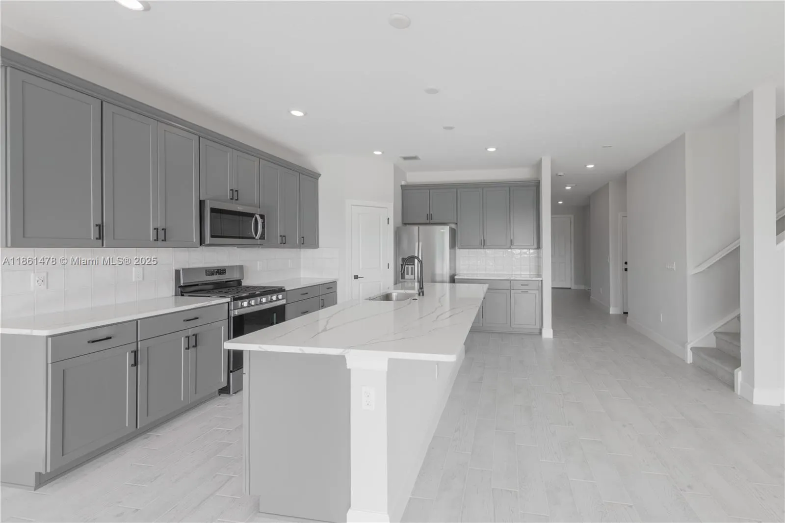 427 SE Vallarta Dr