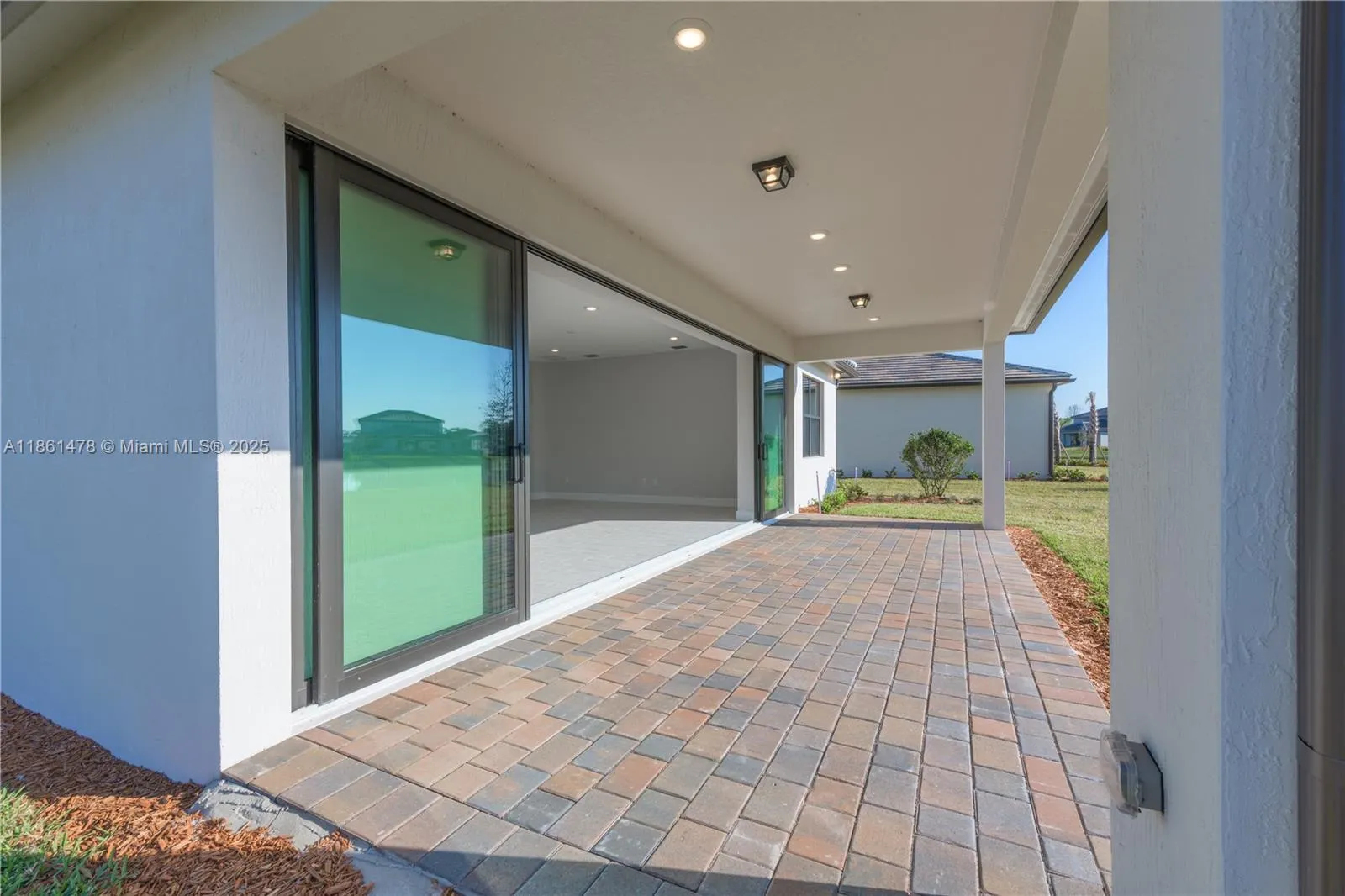 427 SE Vallarta Dr