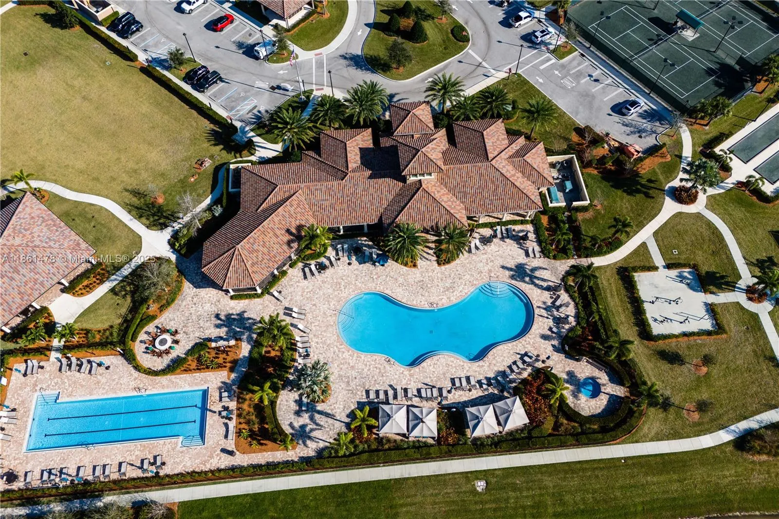 427 SE Vallarta Dr
