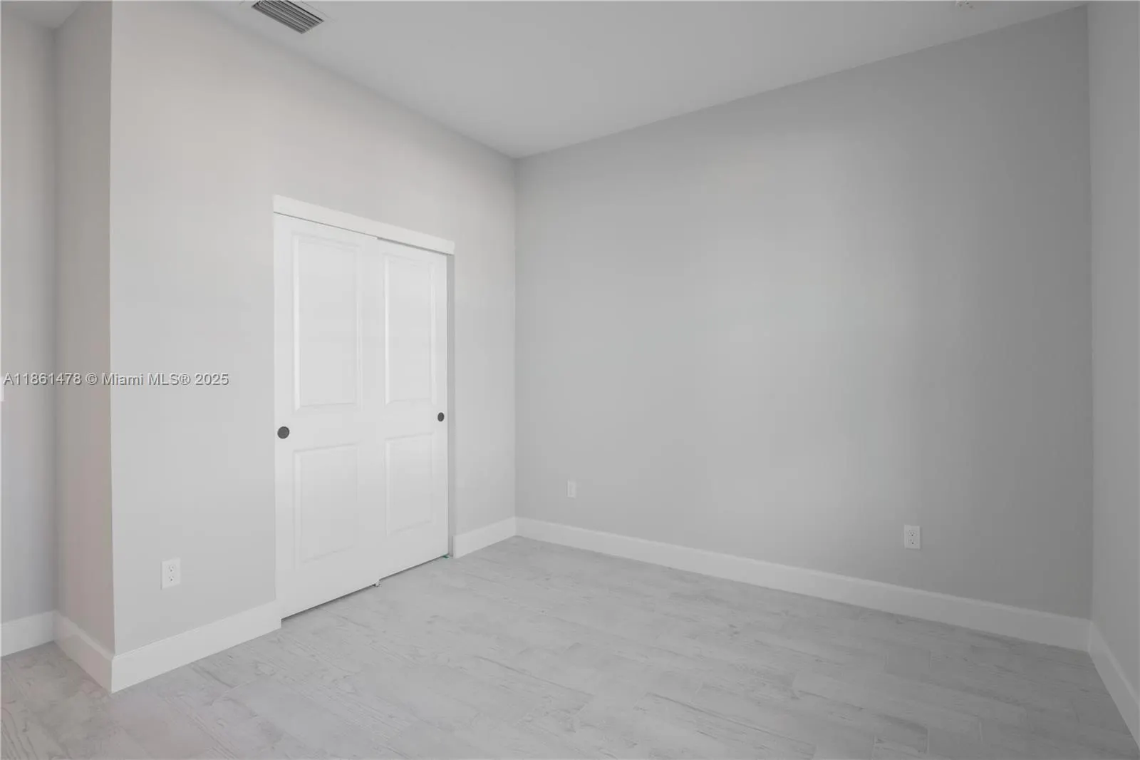 427 SE Vallarta Dr