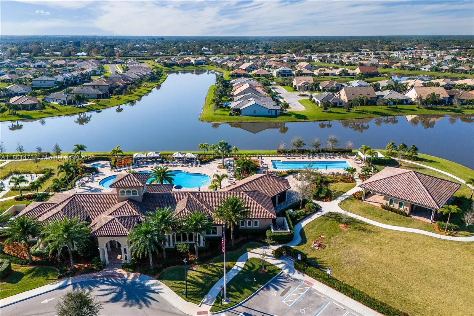427 SE Vallarta Dr