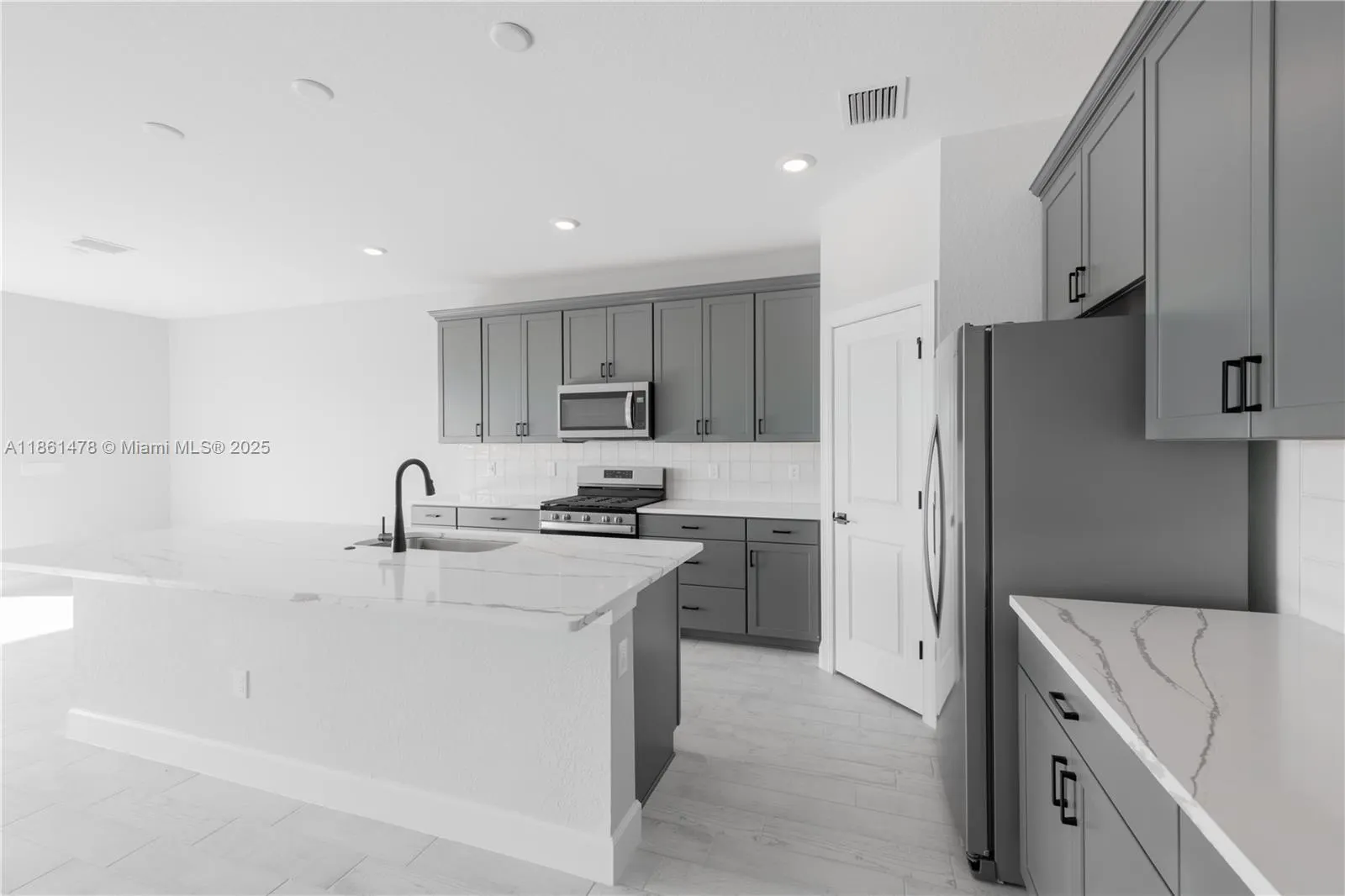427 SE Vallarta Dr