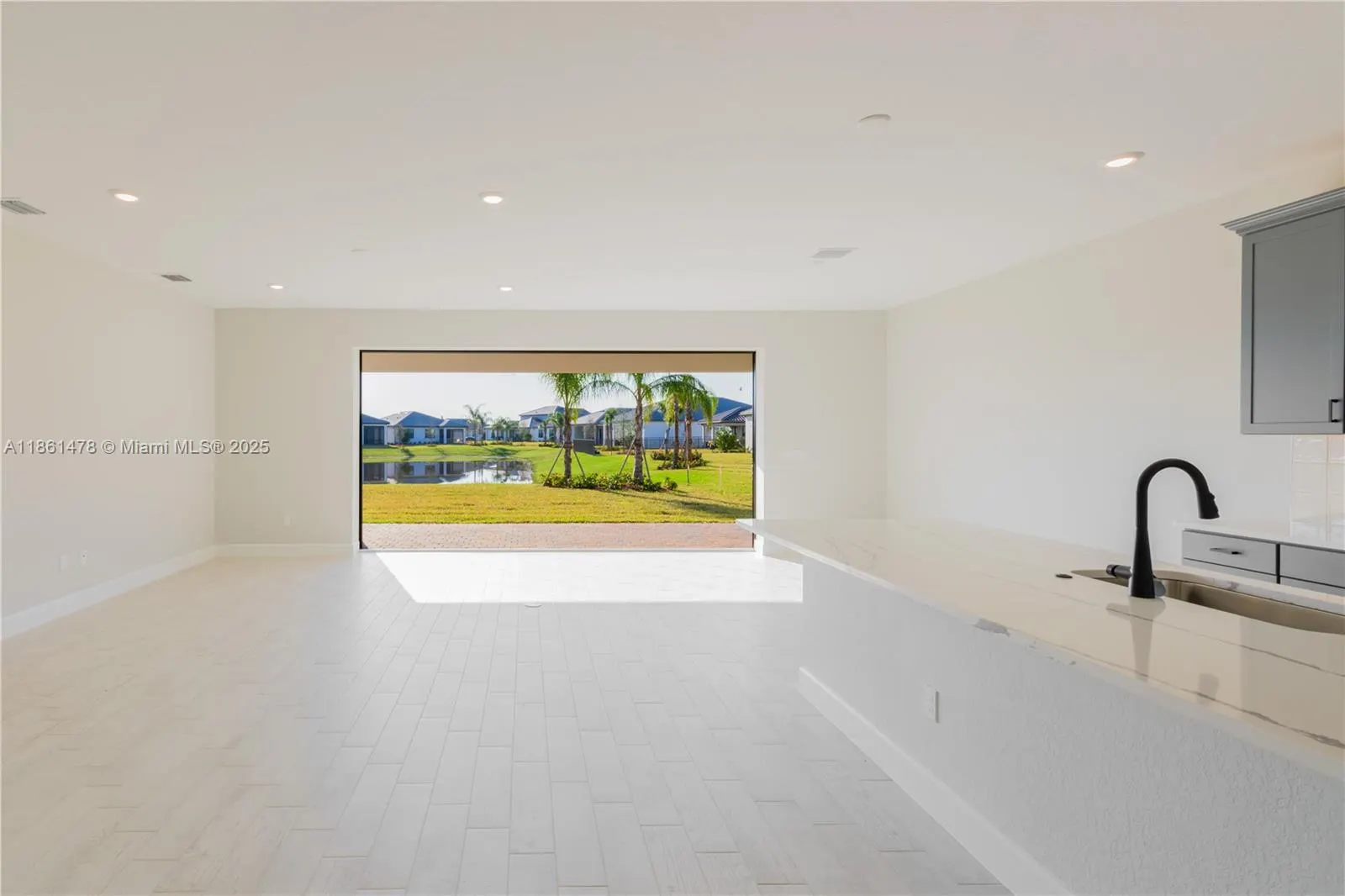 427 SE Vallarta Dr