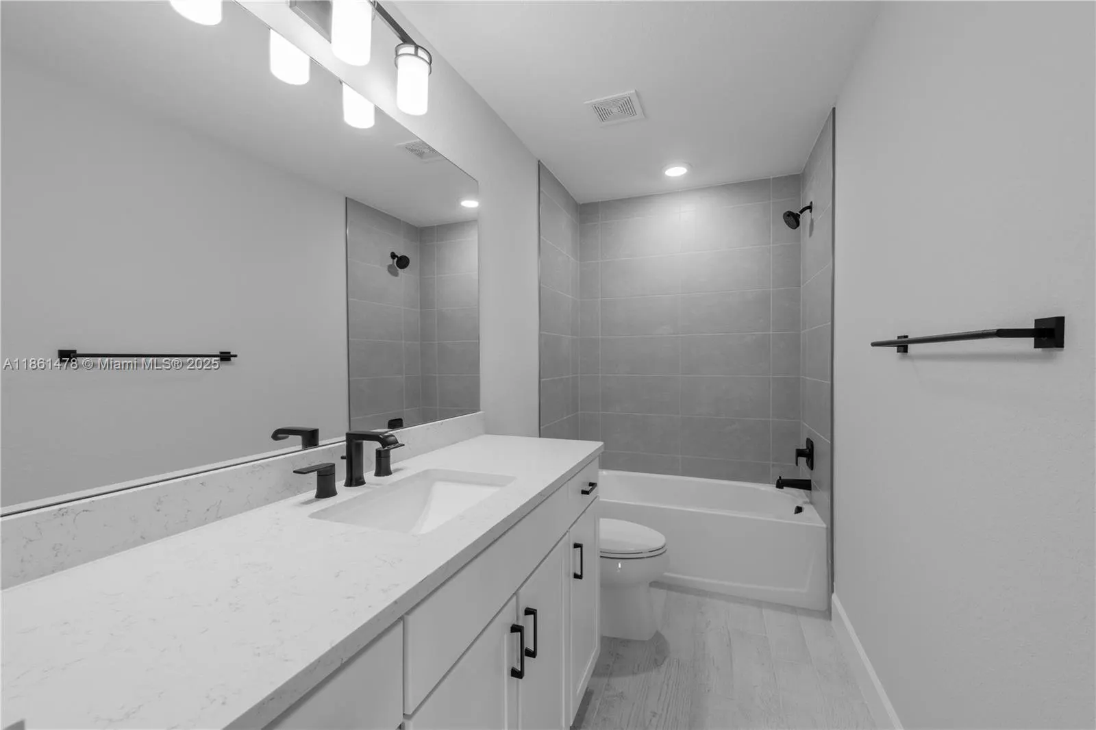 427 SE Vallarta Dr