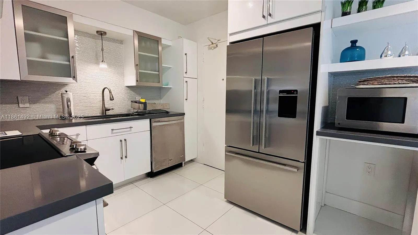5161 Collins Ave, #1003