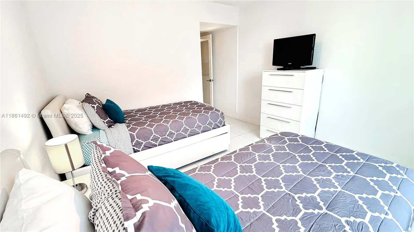 5161 Collins Ave, #1003