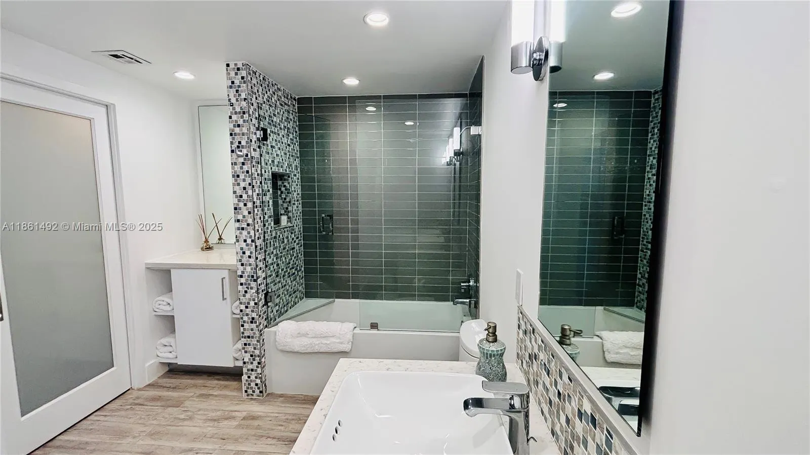 5161 Collins Ave, #1003