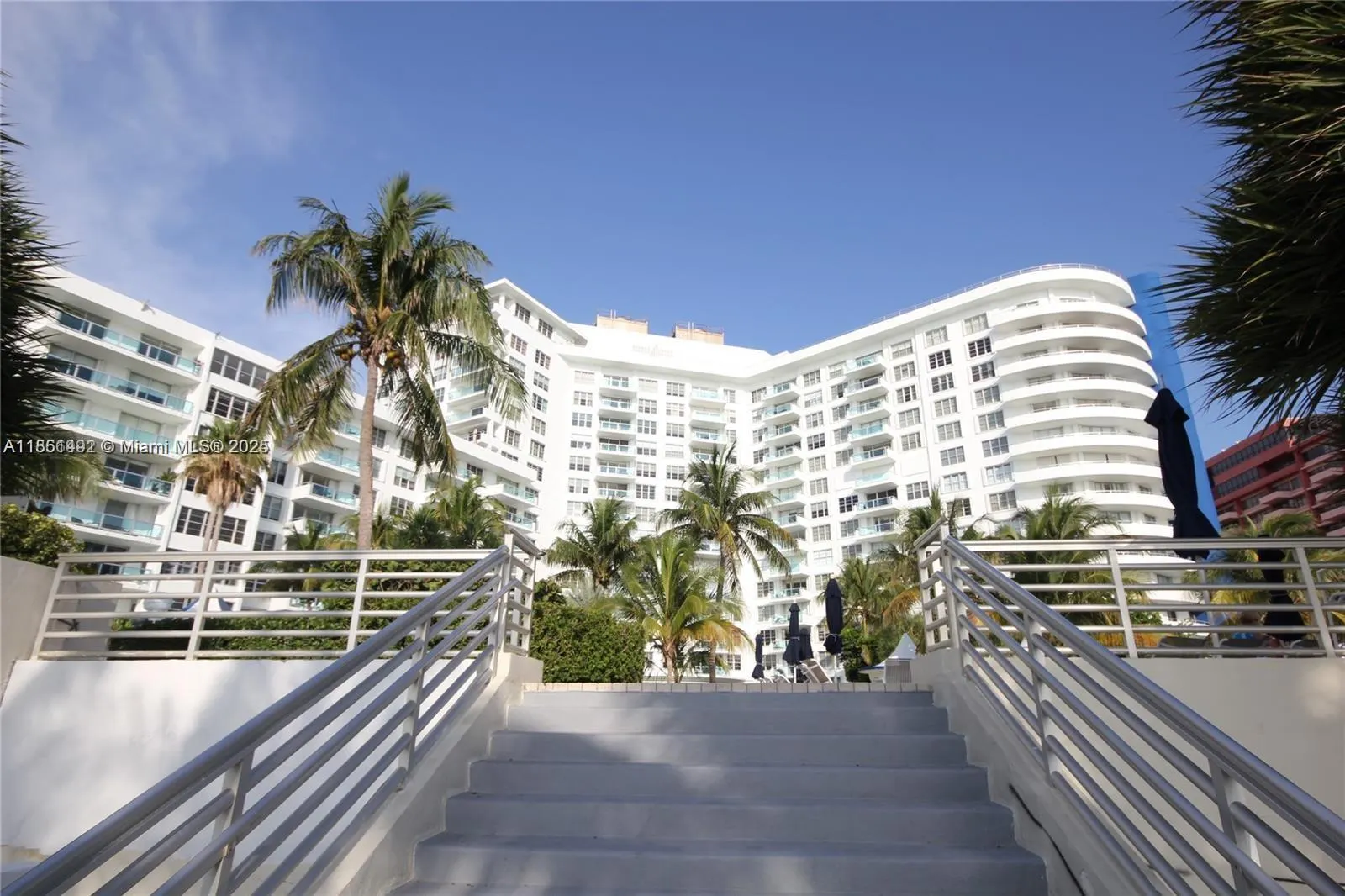 5161 Collins Ave, #1003