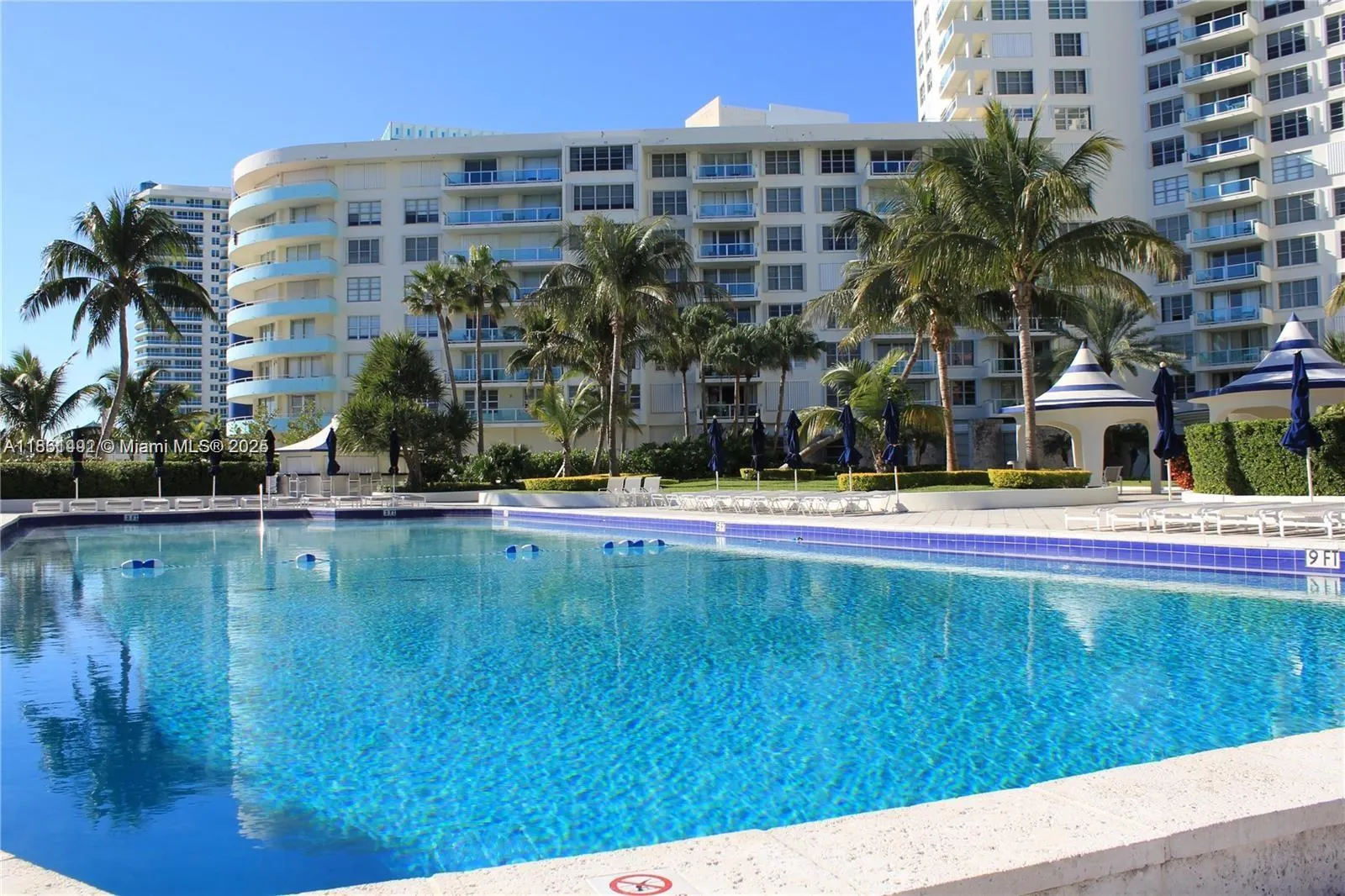 5161 Collins Ave, #1003