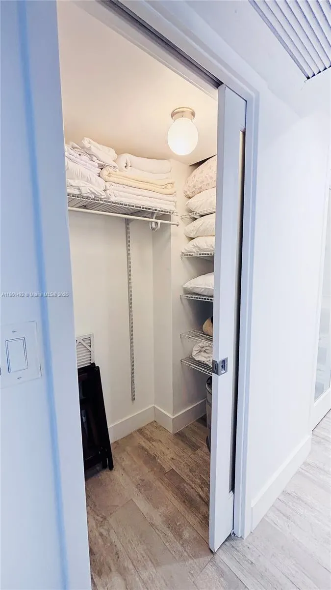5161 Collins Ave, #1003