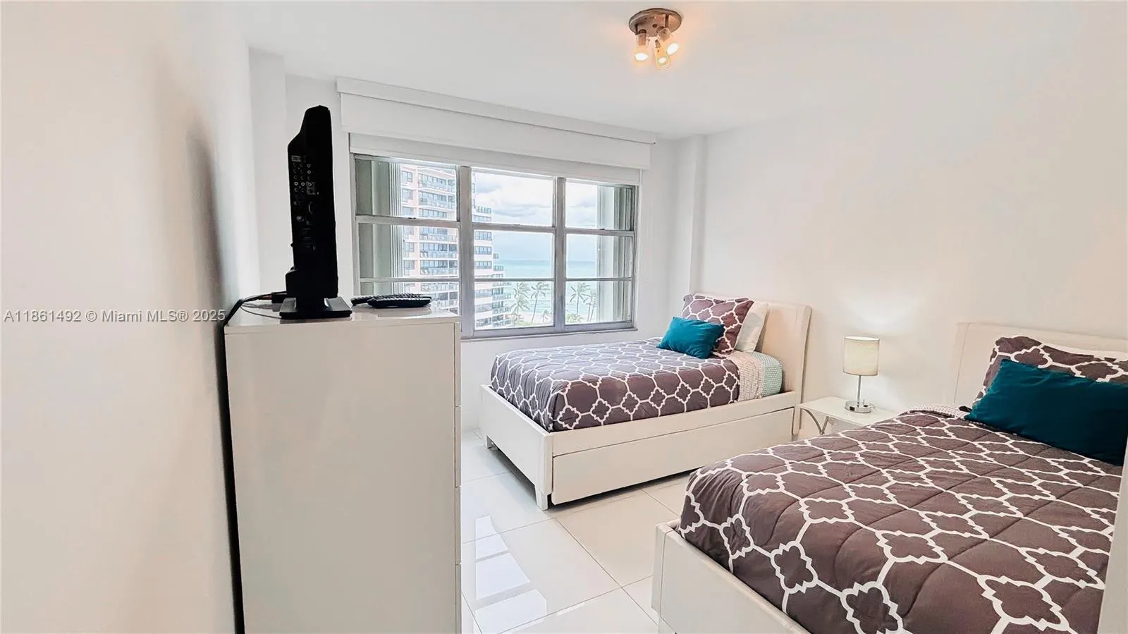 5161 Collins Ave, #1003