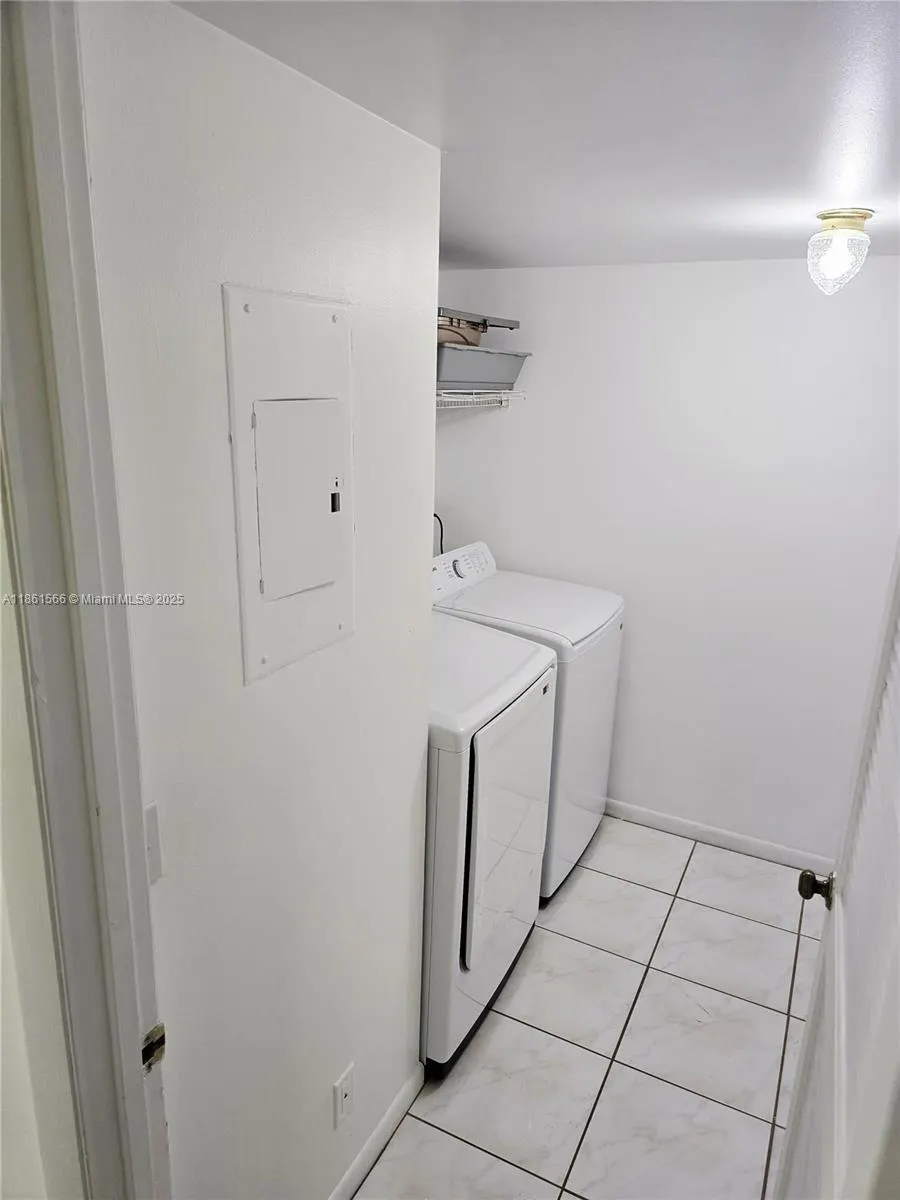 1102 Green Pine Blvd, #E2