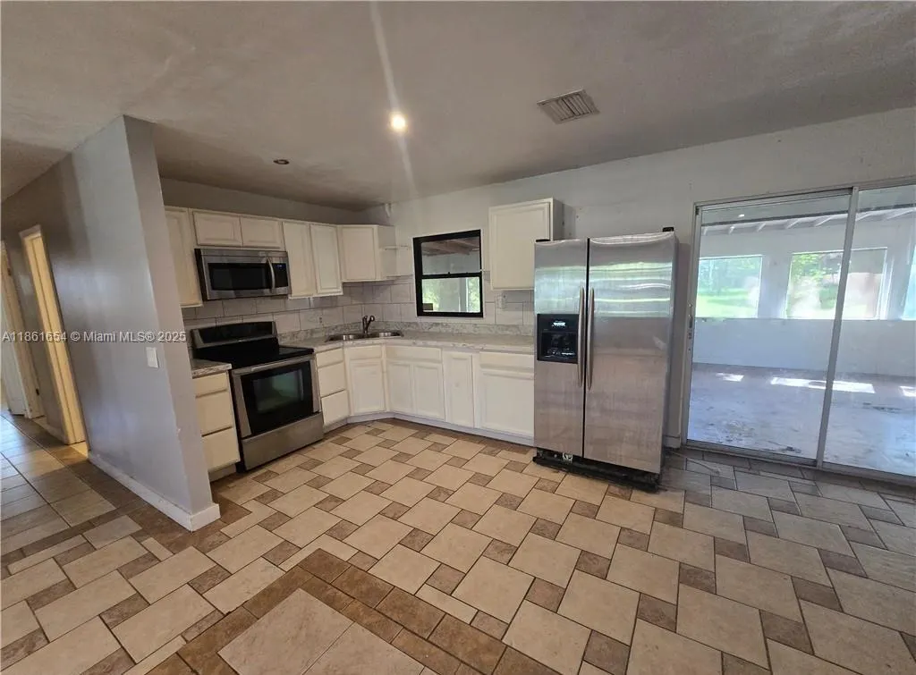 1400 Randall Rd
