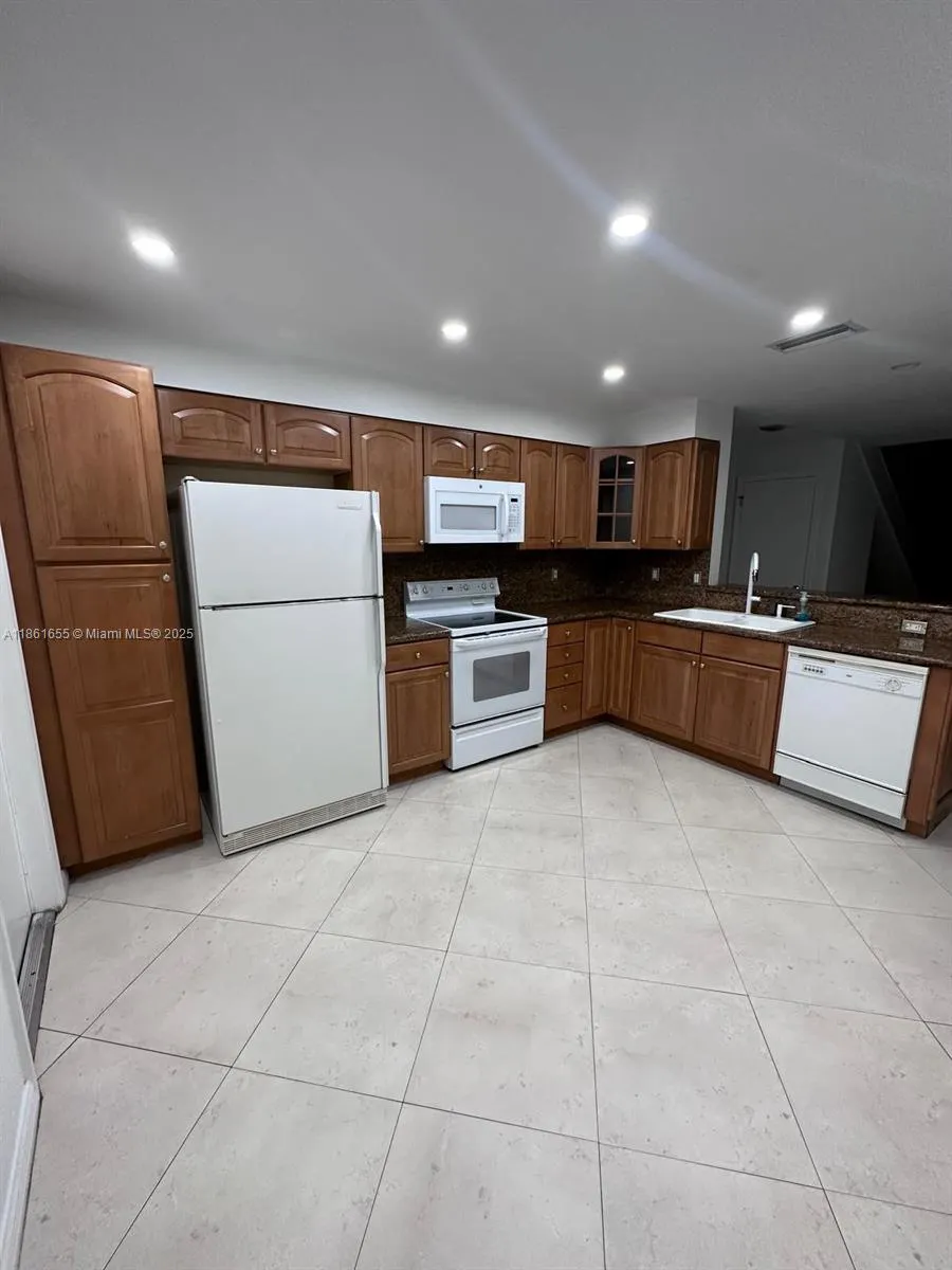 991 Sevilla Cir