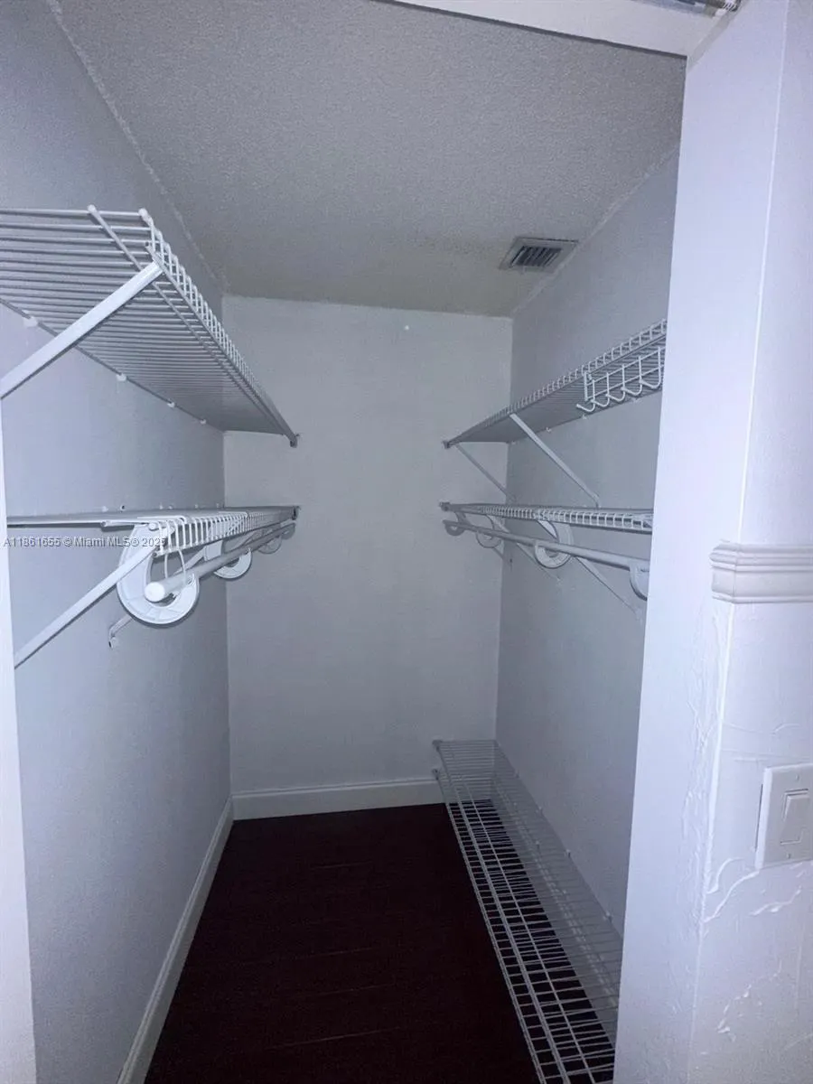 991 Sevilla Cir