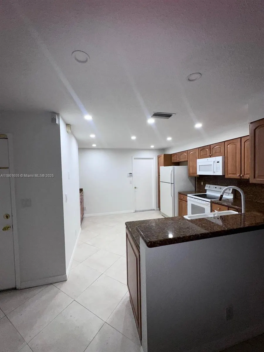 991 Sevilla Cir