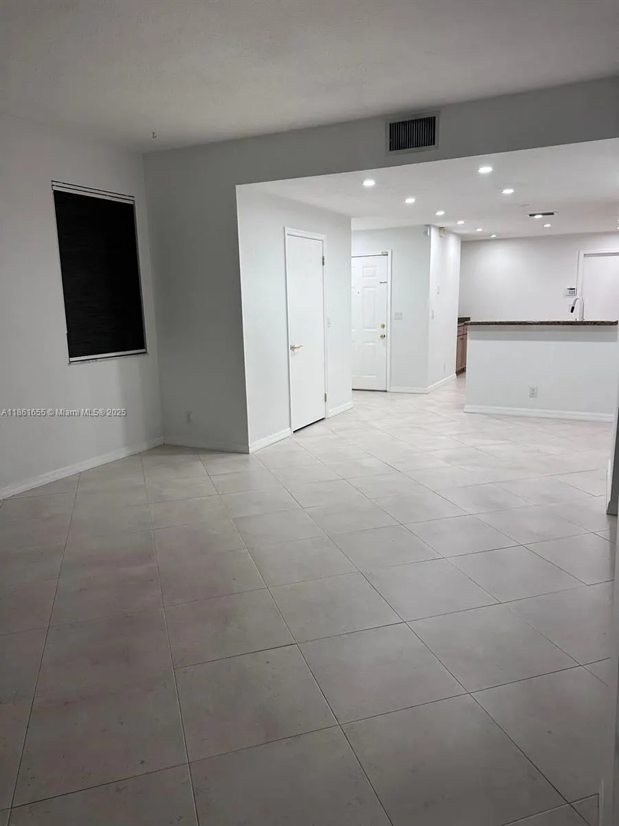 991 Sevilla Cir