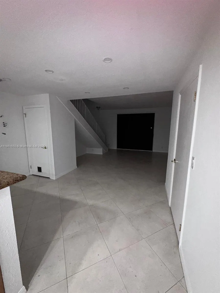 991 Sevilla Cir