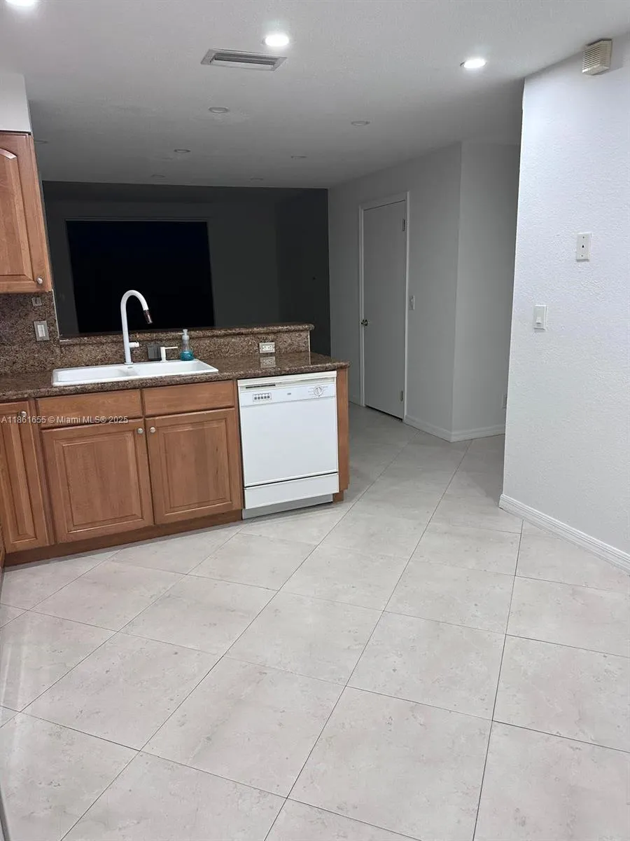 991 Sevilla Cir