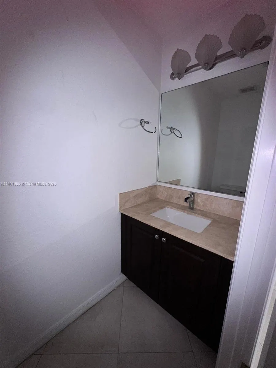 991 Sevilla Cir