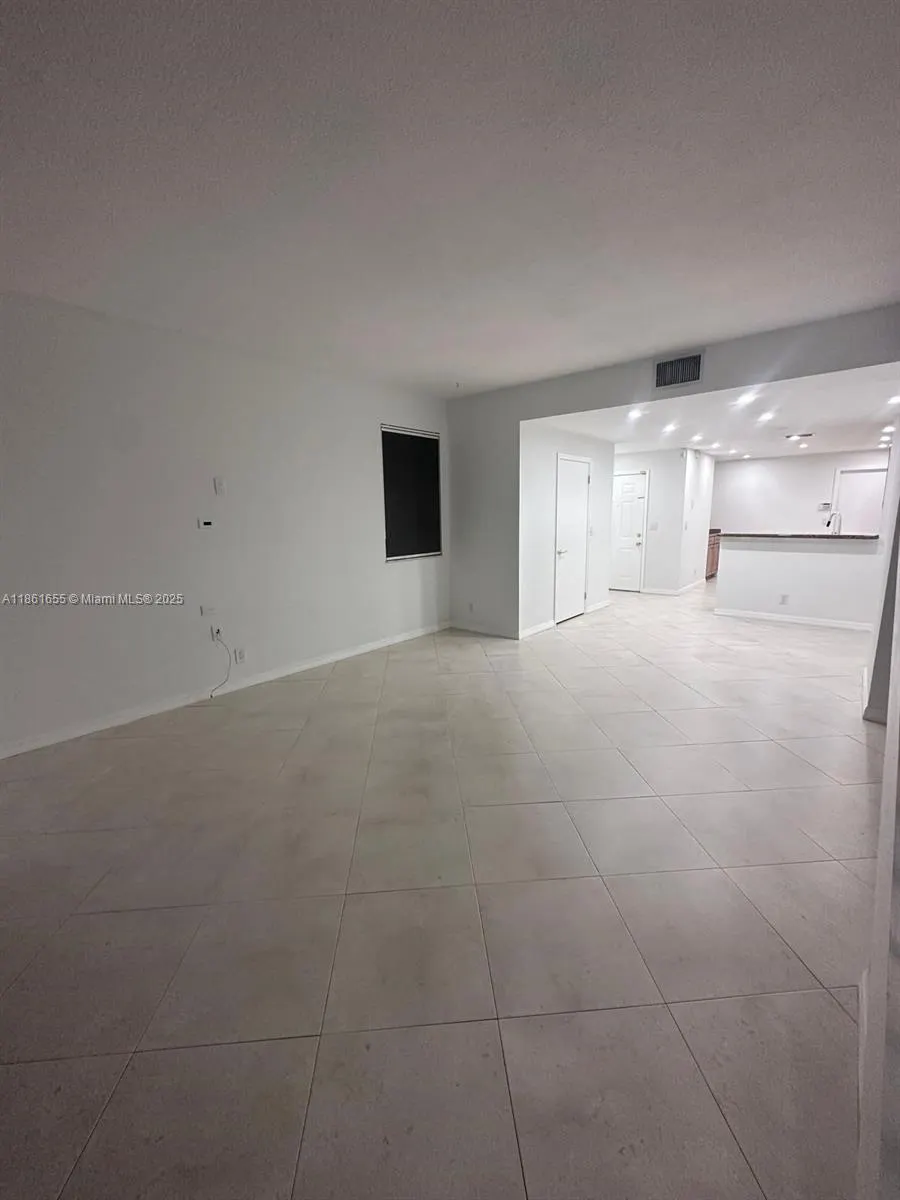 991 Sevilla Cir