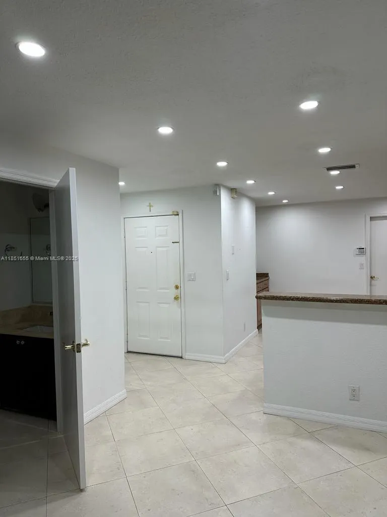 991 Sevilla Cir