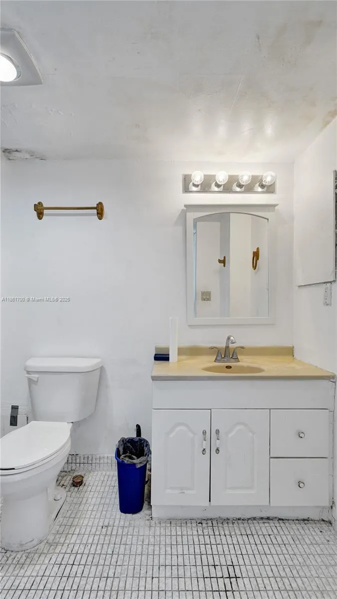 3101 N Country Club Dr, #401