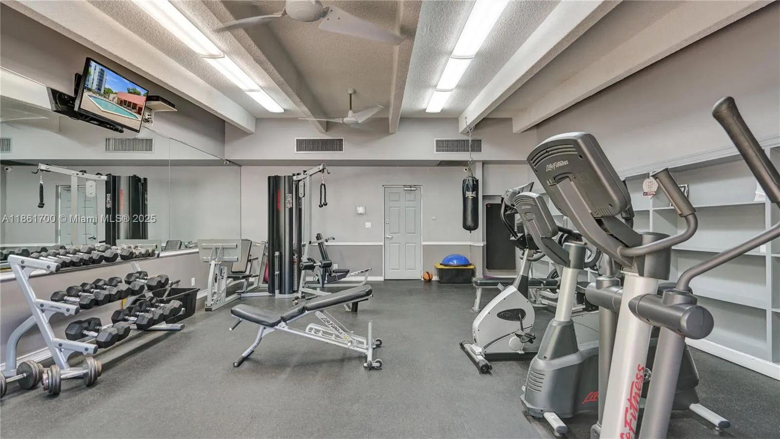 3101 N Country Club Dr, #401