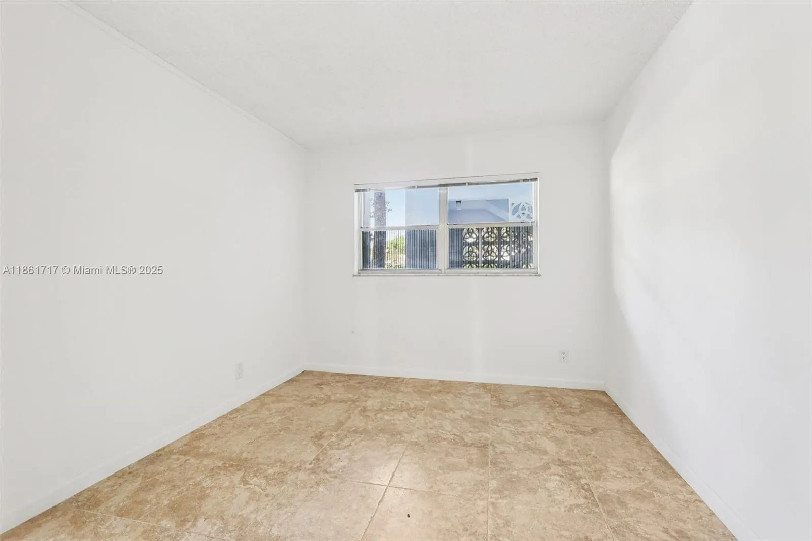 2000 S Federal Hwy, #109