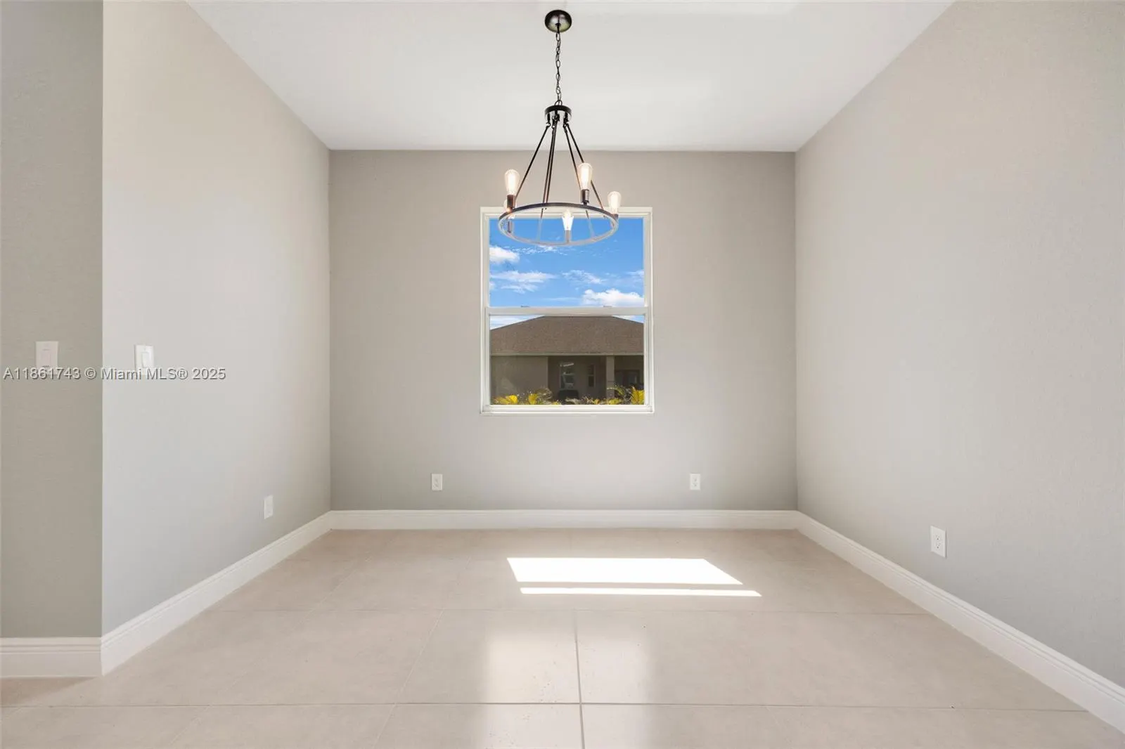 5028 N Peachtree CIR