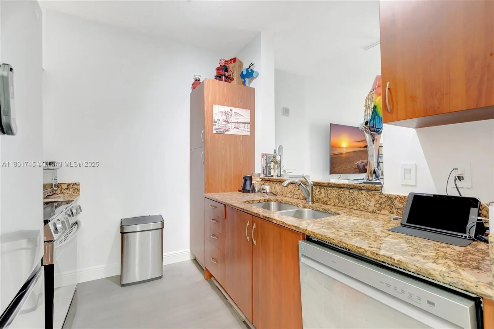 233 S Federal Hwy, #216